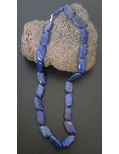 Collier lapis-lazuli pierres relief