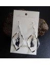 Boucles d'oreilles pendentif chat sur créoles recourbées