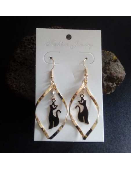 Boucles d'oreilles pendentif chat sur créoles recourbées