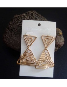 Boucles d'oreilles pendantes triangles effet spirales 5 cm