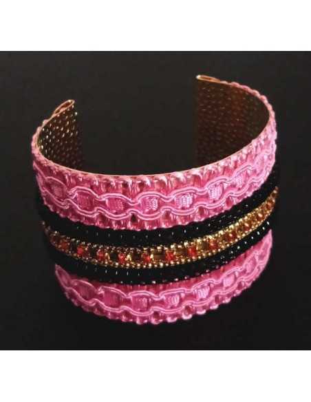 Bracelet manchette ouvert décoré de tissages