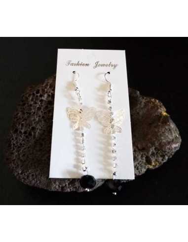 Boucles d'oreilles pendantes fantaisie papillon et perles noires longueur 8 cm