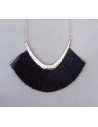 Collier demi-lune martelé franges fils noirs 56 cm