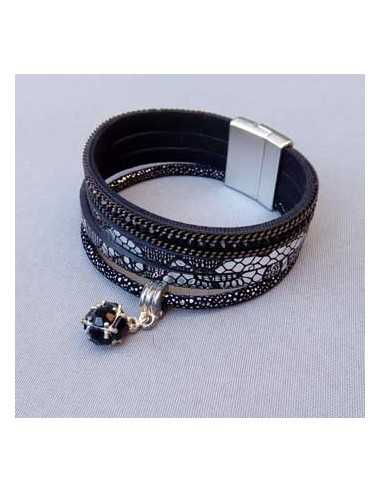 Bracelet cuir multirangs motifs et charm perle noire 16 cm