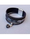 Bracelet cuir multirangs motifs et charm perle noire 16 cm