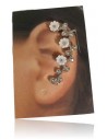 Bijou d'oreilles motif fleurs blanches