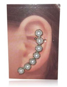 B. oreille ligne de perles blanches