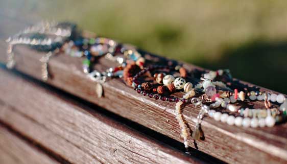 Le bracelet aigue marine pierres boules, un modèle très chic